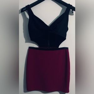 Forever 21 women’s Dress front open V-neck straps back zip up dark purple. L